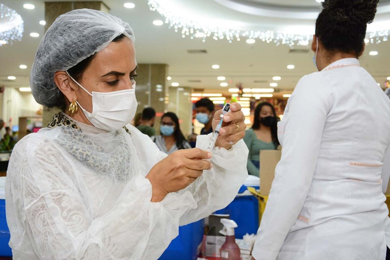 Nesta quinta tem vacinação contra Covid-19 e Influenza no Shopping Conquista Sul