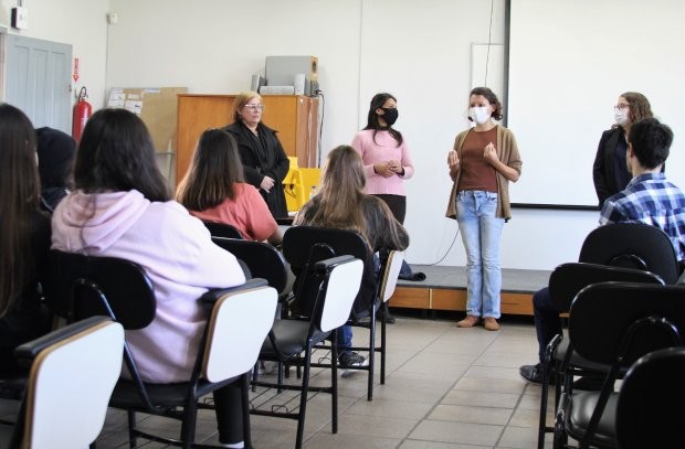 Psicólogos desenvolvem ações de prevenção às violências na escola e estratégias de intervenção sobre saúde emocional