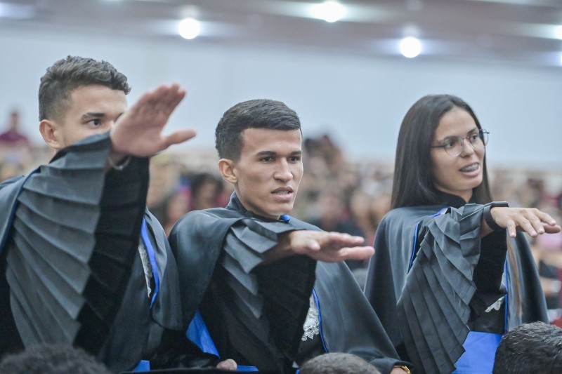Governo forma 325 alunos em cursos técnicos em diversas áreas