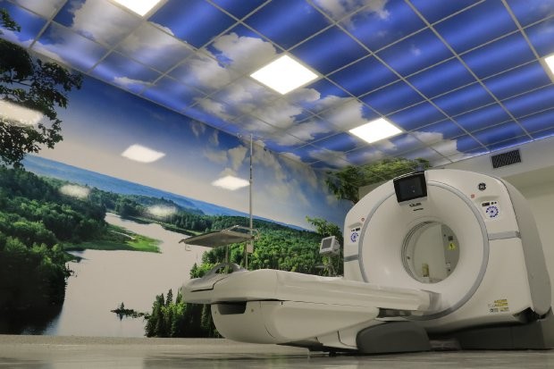 Em Caçador, governador anuncia recursos para saúde e inaugura tomógrafo no Hospital Maicé