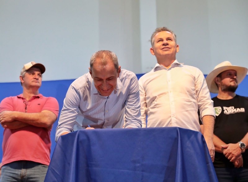 Prefeito Miguel Vaz assina convênio com Estado para investimento de mais R$ 8 milhões em iluminação pública