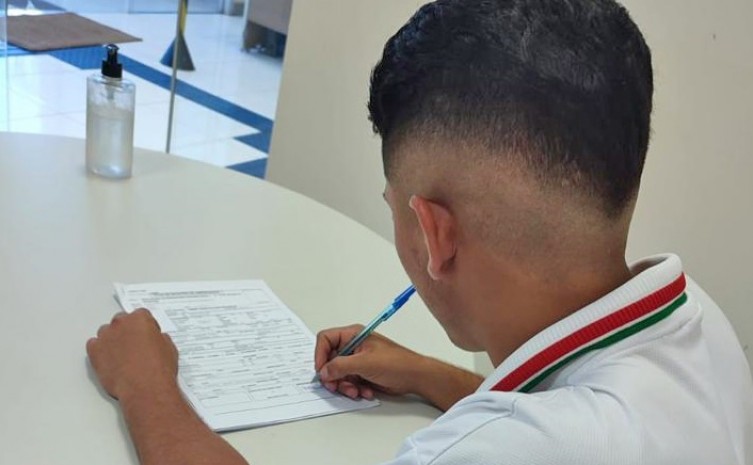 Adolescentes egressos da Unidade de Semiliberdade Masculina de Palmas conquistam o primeiro emprego