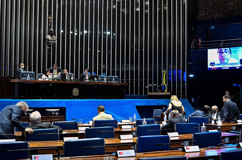Senado aprova PEC do estado de emergência em primeiro turno
