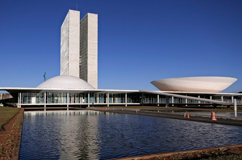 Vetos sobre ICMS nos combustíveis, dívidas do Fies e despacho de bagagem aguardam votação