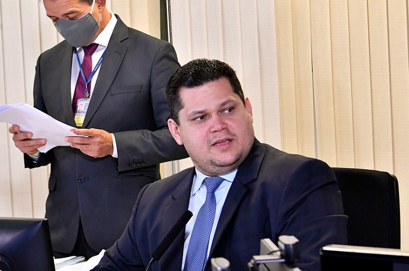 CCJ debate PEC que permite parlamentar chefiar embaixada sem perder mandato