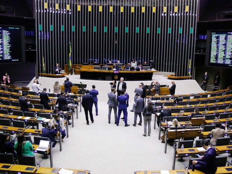 Pauta da semana do Plenário da Câmara inclui MPs e projetos como a revisão da Lei Pelé