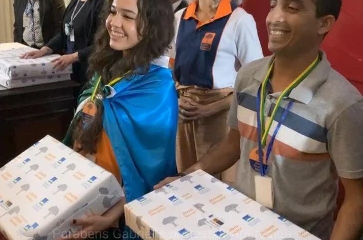 Estudante da REE vencedora do Programa Jovem Senador 2022 participa de sessão no Congresso