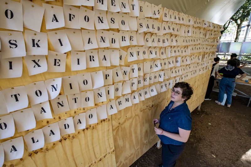 Manoela Cavalinho leva instalação “Folha de papel” ao Espaço Vitrine do MUPA