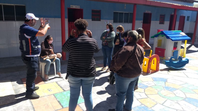 Secretaria Municipal de Educação realiza treinamento de primeiros socorros na Creche Meimei