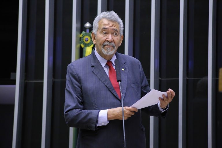 Deputados aprovam cota imediata de mulheres na direção de entidades esportivas; acompanhe