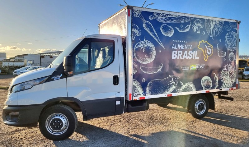 Prefeitura recebe veículo do Ministério da Cidadania para transporte de alimentos