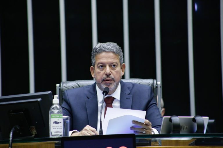 Lira confirma votação hoje do piso da enfermagem e da ampliação de benefícios; acompanhe