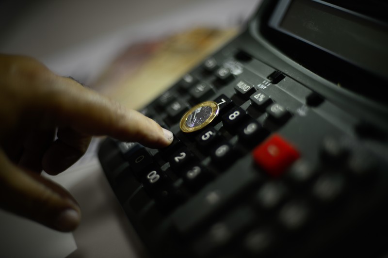 Atividade econômica recua 0,44% em abril, segundo Banco Central