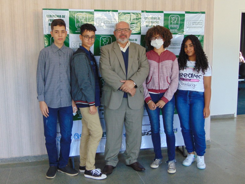 Alunos da rede municipal são premiados em olimpíada nacional de matemática