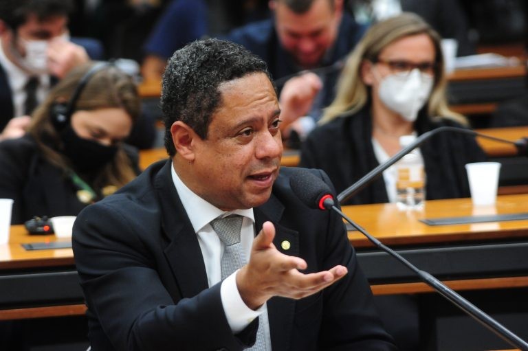CCJ aprova pensão para filhos afastados de pais com hanseníase antes de 1986