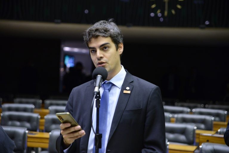 Comissão aprova projeto que reduz idade mínima para trabalhar como motoboy