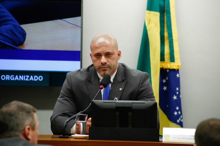 Comissão aprova regra de aposentadoria para policial desligado da corporação