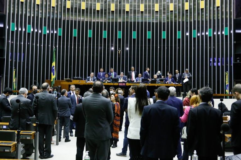 Aprovada urgência para projeto que permite usar FGTS para comprar mais de um imóvel