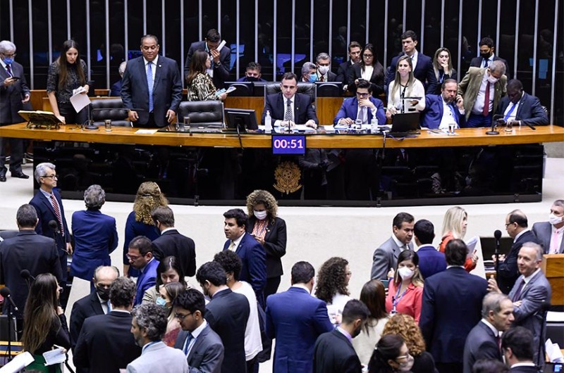 Rejeitados itens de três vetos e adiada a decisão sobre ferrovias e fake news