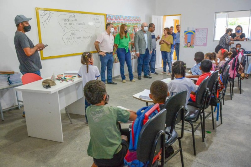 Governo Municipal entrega mais uma escola reformada e ampliada nesta quinta-feira