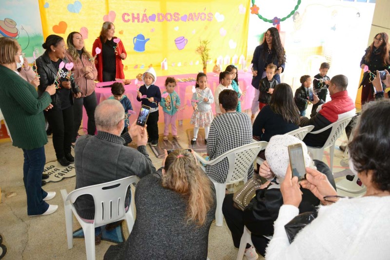Dia dos Avós é comemorado no Centro de Educação Infantil do Nova Cidade