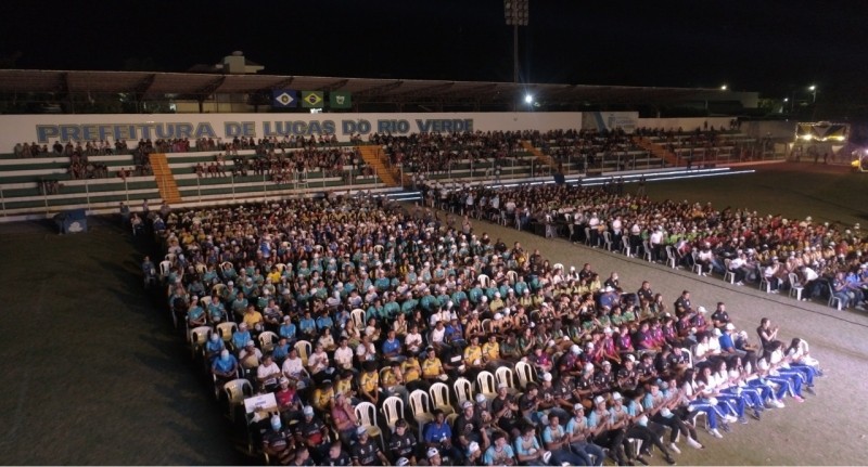 Abertura dos Jogos Estudantis reúne mais de 90 equipes no Estádio Passo das Emas