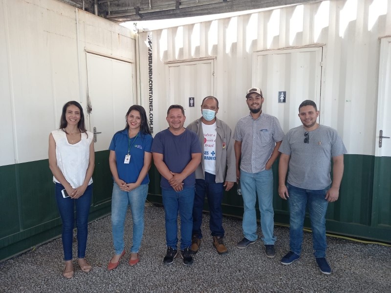 Como referência, container de castração recebe visita de servidores de Poxoréu