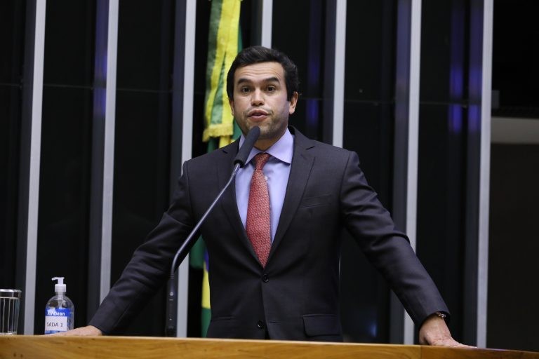 Projeto determina padronização de cabos e estações de recarga de veículos elétricos no Brasil