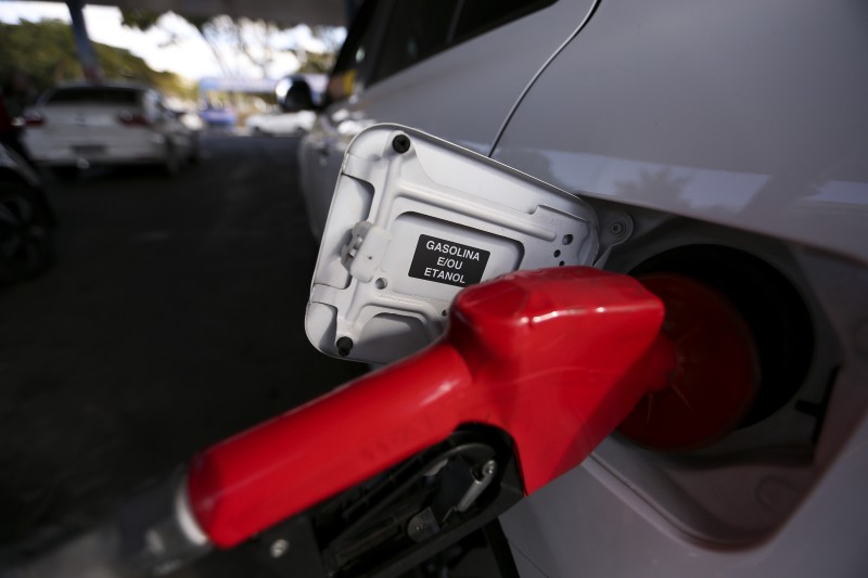 Petrobras reduz preço de venda da gasolina para distribuidoras