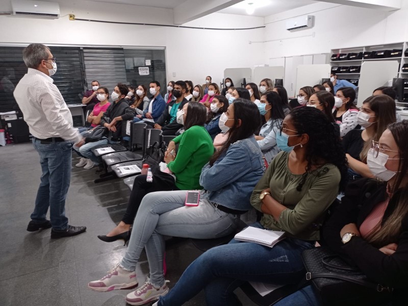 Farmacêuticos e estagiários das Farmácias da Família recebem capacitação sobre tratamento de Doença Renal Crônica
