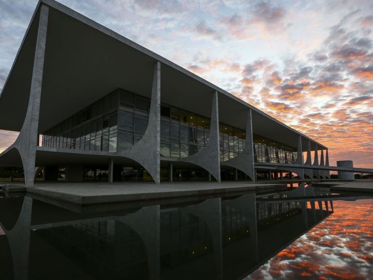 Grupo de trabalho sobre adoção do sistema semipresidencialista vota parecer na quarta