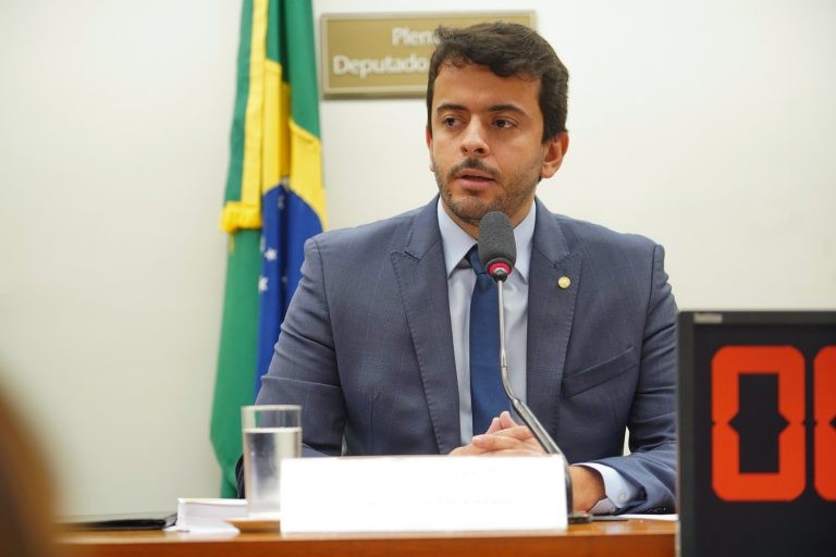 Projeto isenta ração e suplementos para equinos de PIS/Pasep e Cofins