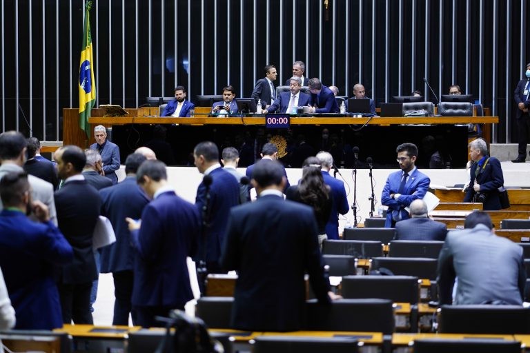 Câmara pode votar medida provisória que regulamenta o teletrabalho