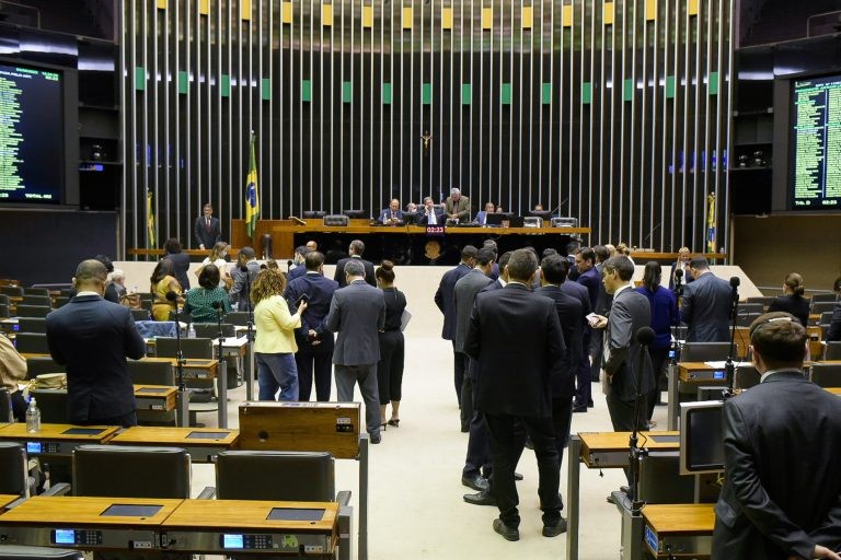 Câmara realiza sessão nesta quinta-feira para votação de propostas