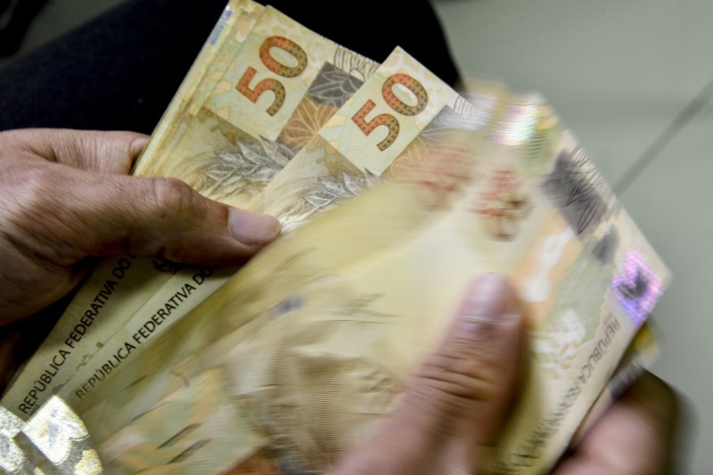 Sancionada lei que libera consignado para o Auxílio Brasil