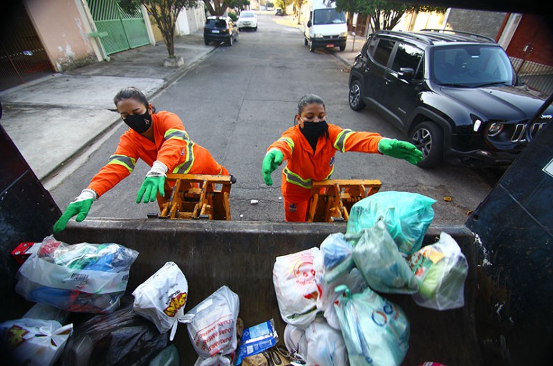 Projeto estabelece piso salarial para trabalhadores da limpeza urbana