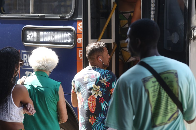 No Rio, apenas 30% dos adultos receberam 2º reforço contra covid-19