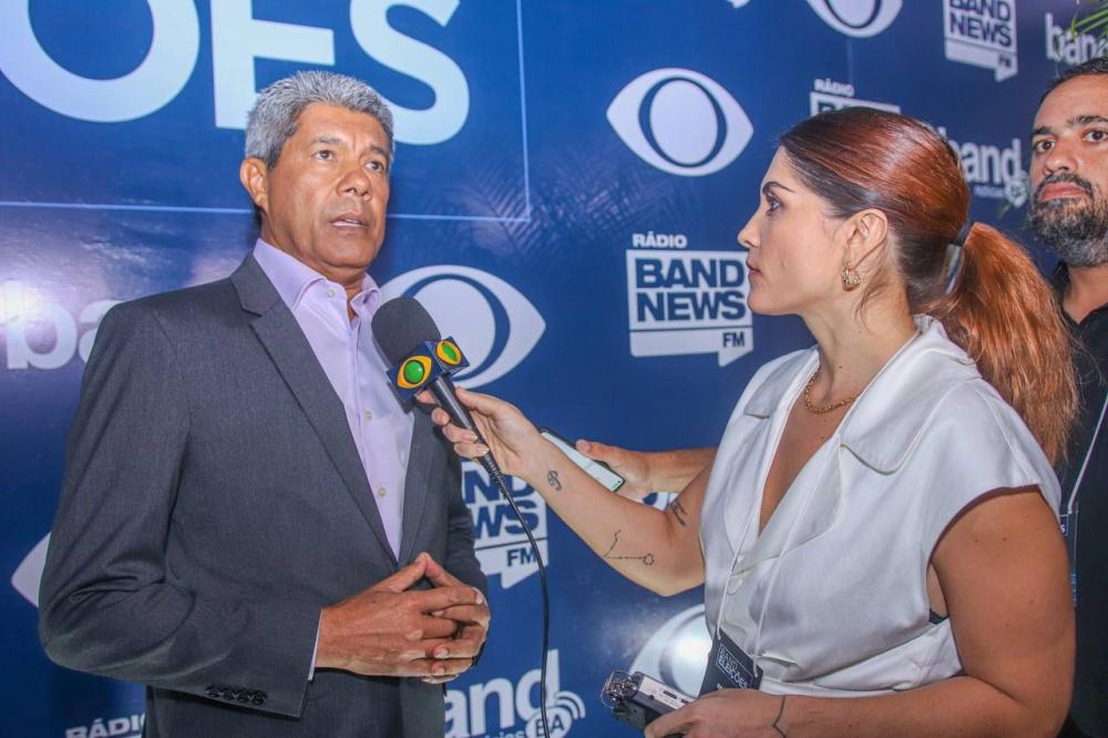 Debate na Band: “Ausência de Acm Neto é ruim para a democracia”, afirma Jerônimo a jornalistas.