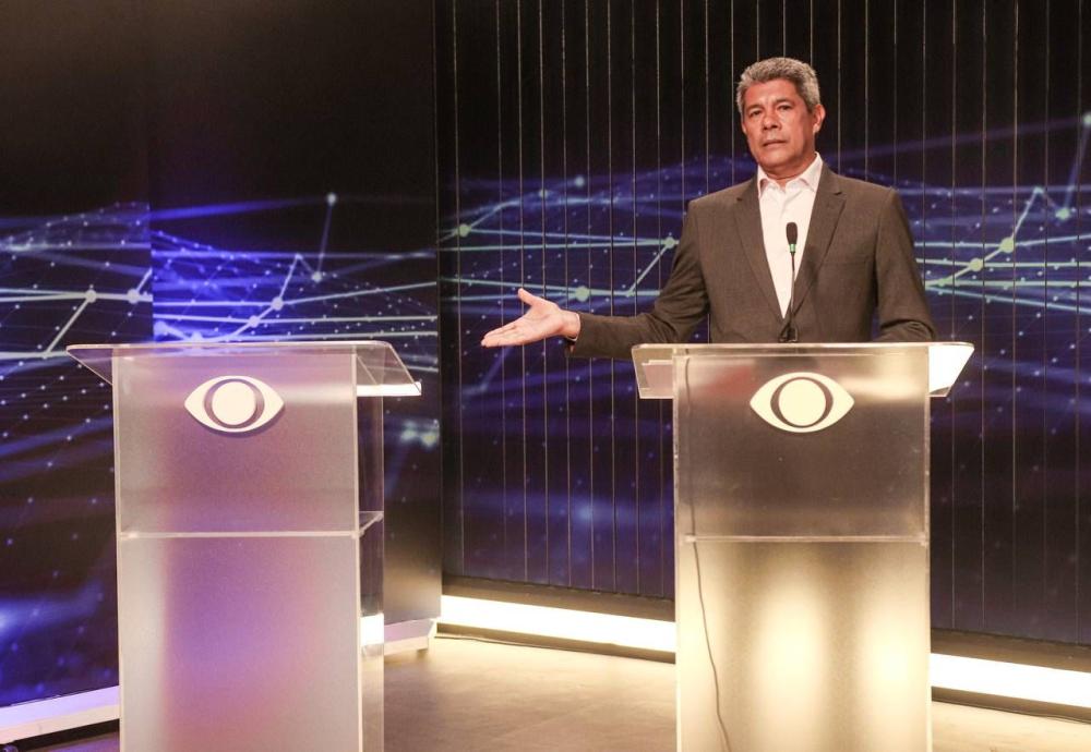 Jerônimo destaca educação em tempo integral e ensino profissionalizante como pontos essenciais do plano de governo.