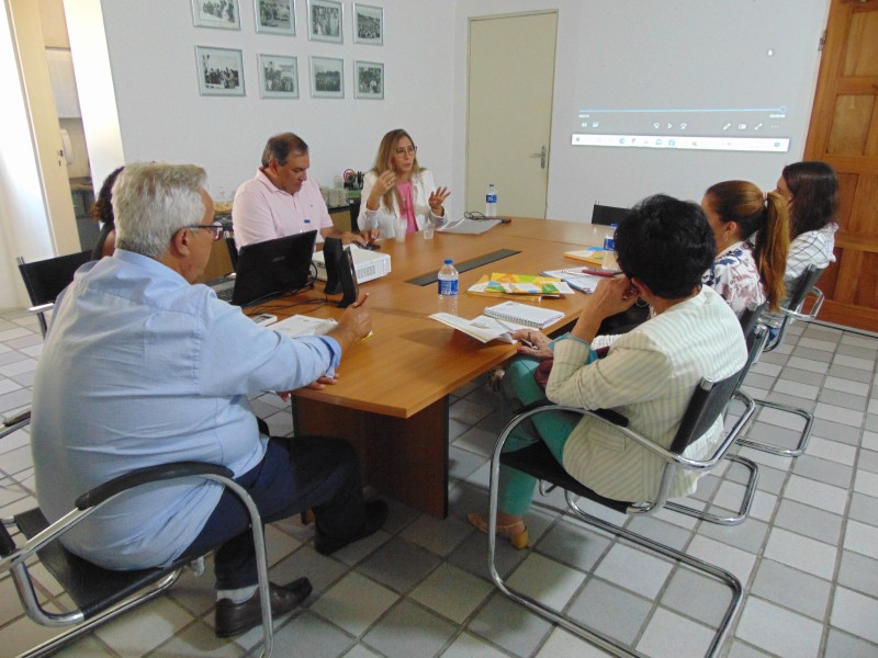 Smed e Coopmac avançam em parceria educacional com ênfase no cooperativismo