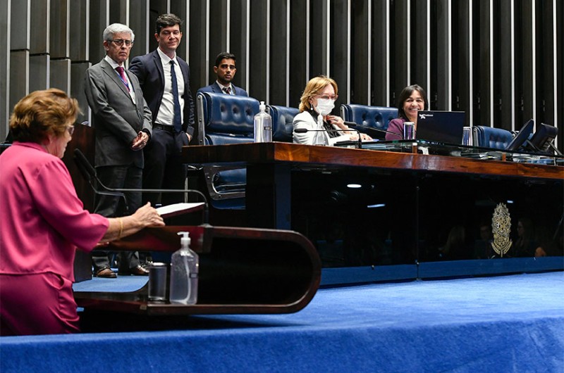 Aprovado projeto que facilita acesso a métodos contraceptivos; texto vai a sanção