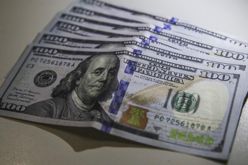 Dólar cai para R$ 5,08 após inflação desacelerar nos EUA