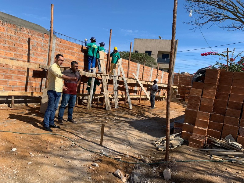 Secretário Michael Farias, da Semdes, acompanha obras de ampliação do Cras Bruno Bacelar