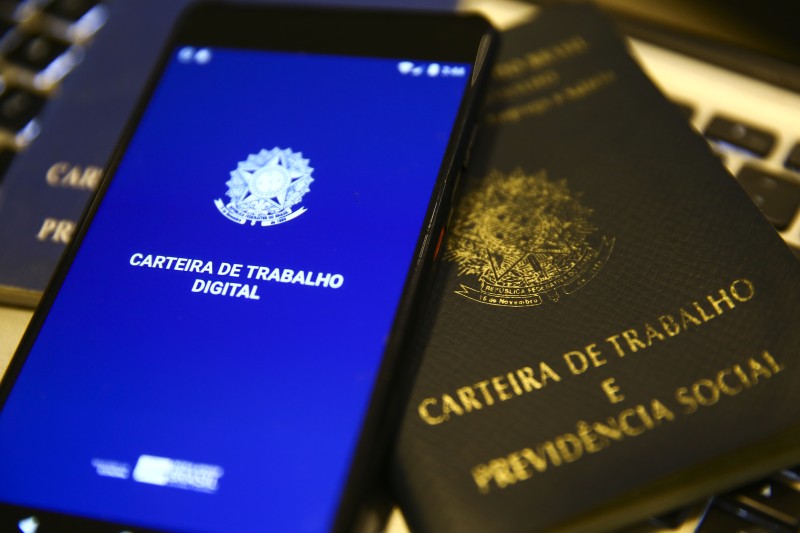 Desemprego registra queda em 22 unidades da federação