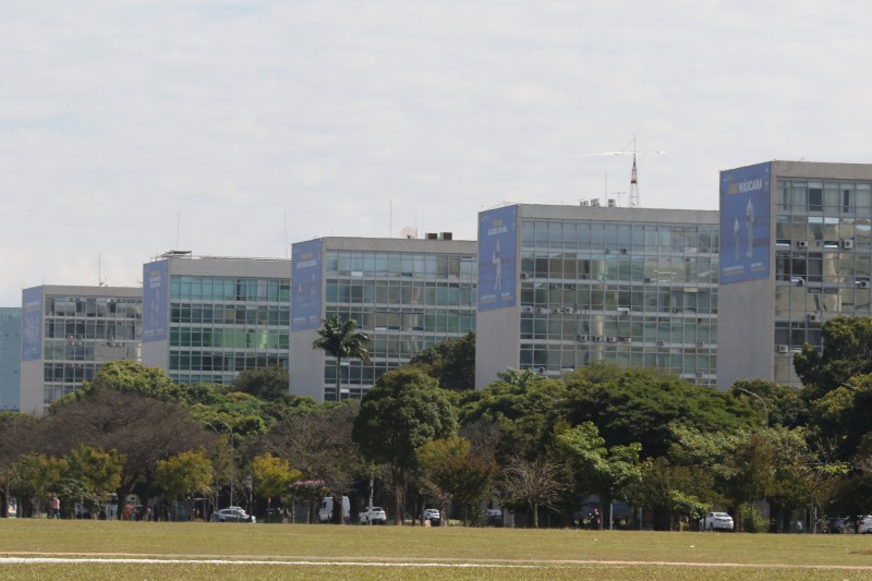 Gastos reais com funcionalismo caem para menor nível desde 2008