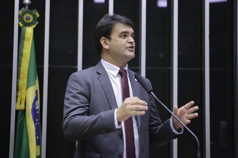 Projeto prevê novas causas de impedimento de juiz