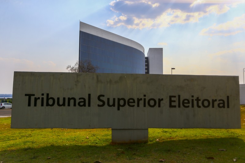 Ministro do TSE defere registros de duas candidaturas à Presidência