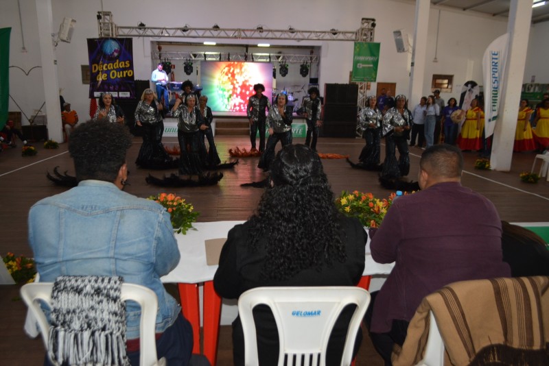 Com performance Década de Ouro, idosos representam Bataguassu no Festival de Dança Coreografada