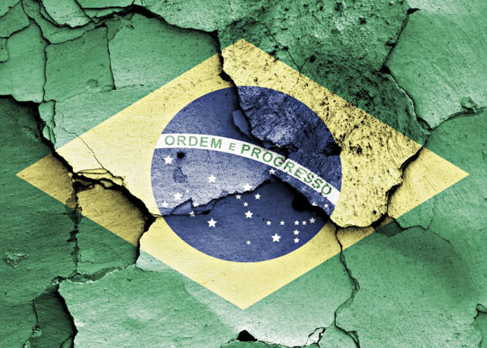 A DEPENDÊNCIA DO BRASIL EM RELAÇÃO AO EXTERIOR E COMO SUPERÁ-LA.