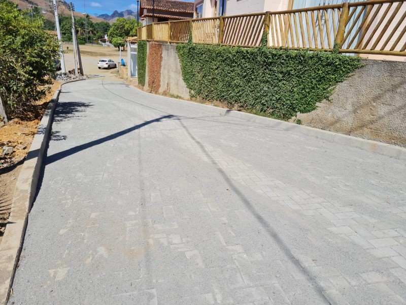 Plano de pavimentação contempla obras em várias estradas do interior